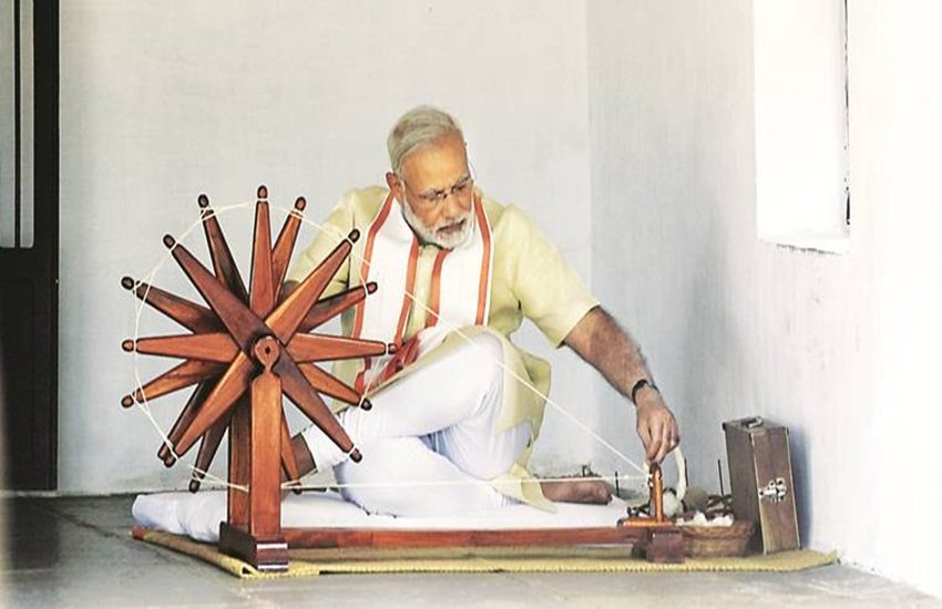 साबरमती आश्रम में पीएण मरेंद्र मोदी। (पीटीआई- फाइल फोटो)