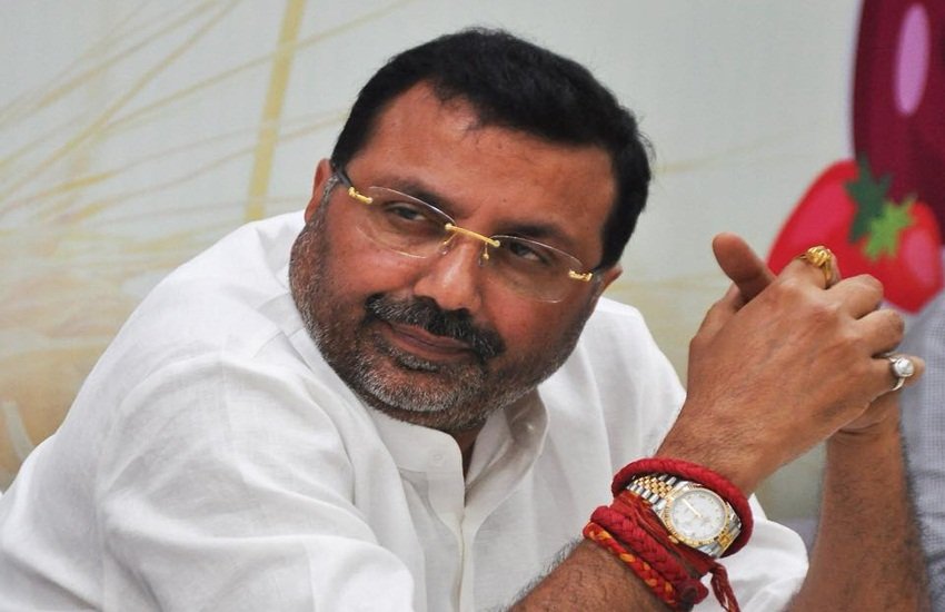 बीजेपी सांसद निशिकांत दुबे की इस तस्वीर का इस्तेमाल उनके फेसबुक अकाउंट से किया गया है।