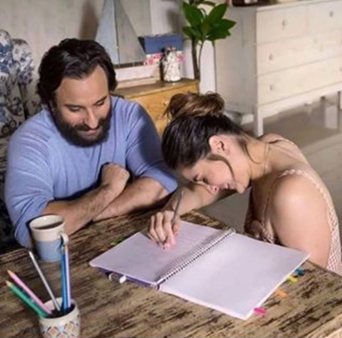 Kareena kapoor, kareena kapoor khan, kareena with saif ali khan, kareena saif on london vacations, kareena in holiday, kareena saif saifina, amidst vacations safina done a romantic photoshoot, news,entertainment news, bollywood news, television news, entertainment news, bollywood news, television news, bollywood news, television news,entertainment news, bollywood news, television news, entertainment news, bollywood news, television news