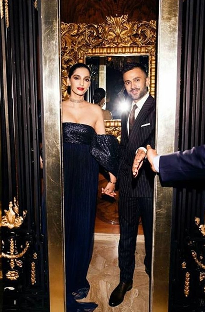 Sonam kapoor, anand ahuja, Sonam anand together in party, veere di wedding actress, Sonam kapoor kissed husband anand, people gave reaction to sonam kiss for anand, television news ,entertainment news, bollywood news, television news, entertainment news, bollywood news, television news