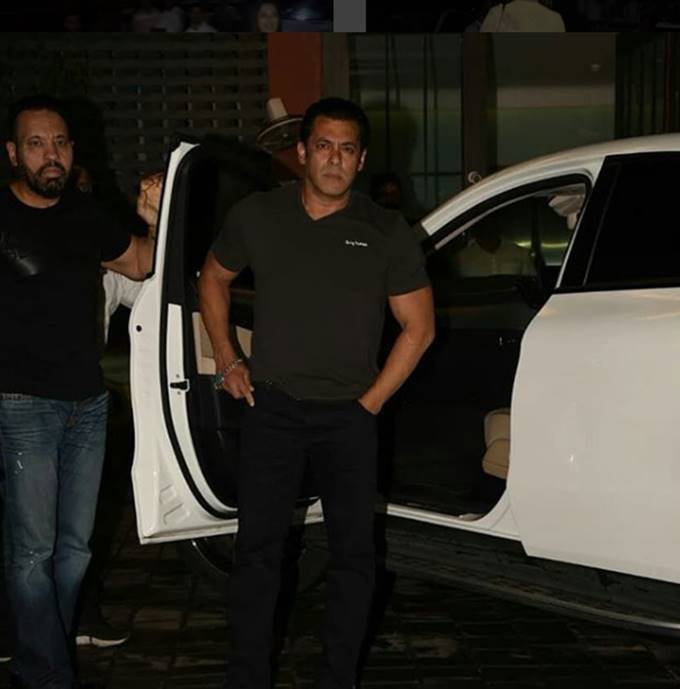 eid, eid 2018, eid mubarak, eid mubarak 2018, eid mubarak images, eid mubarak wishes, eid ul fitr, eid ul fitr 2018, Salman khan eid party, salman khan eid party, stars in salman eid party, race 3 celebration, bollywood news, bollywood updates, televison news, entertainment news, mouni roy, salman khan, arpita khan, ayush sharma