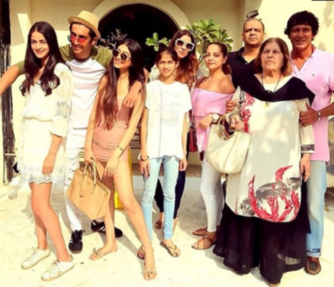star of student of the year 2, Chunky Panday, Bhavana Panday, chunky daughter Ananya Panday, ananya panday a star of student of the year 2, star of student of the year 2, ananya having fun with family, ananya panday on Sunday brunch, television news, entertainment news,entertainment news, bollywood news, television news, entertainment news