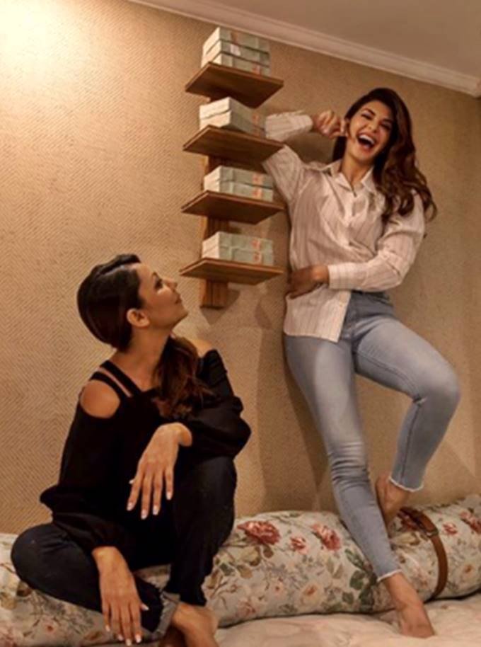 shahrukh khan wife, designer gauri khan, gauri khan redecorated Jacqueline Fernandez apartment, Jacqueline Fernandez apartment, Jacqueline Fernandez apartment in mumbai, here is how Jacqueline enjoying her new interior, designer gauri khan, bollywood news, bollywood updates, televison news, entertainment news