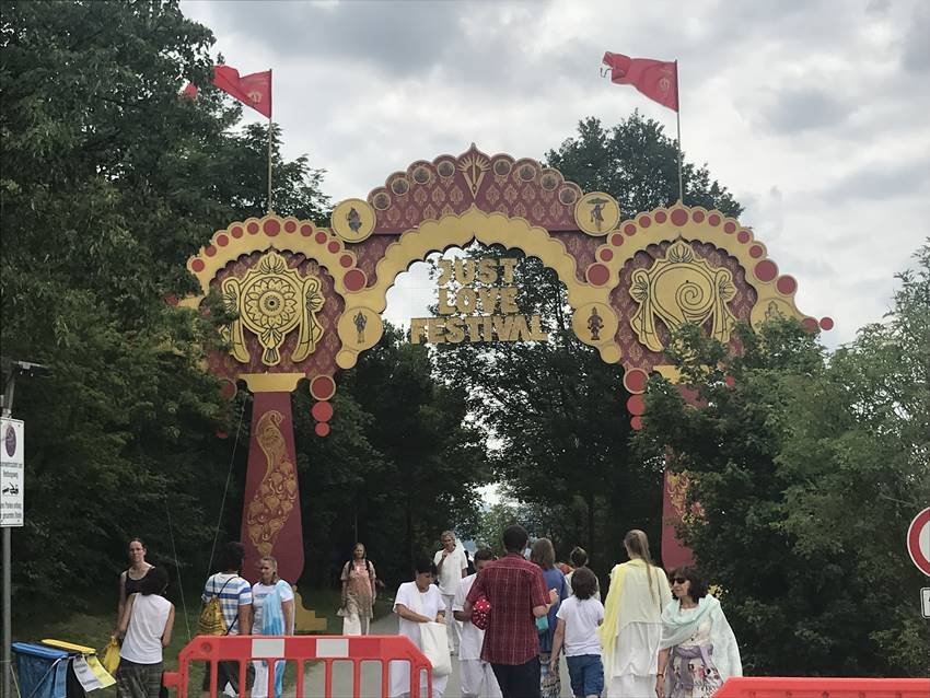 just love festival, just love festival holi, germany holi, holi 2018, holi, holi festival in out of india, just love festival holi, holi at just love festival, holi in germany, holi in germany