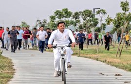 Narendra Modi, pm modi, Akhilesh Yadav, up former cm, muslims, international appeasement, appeasement, international tour of pm modi, Indonesia, Malaysia, Ramzan, hindi news, news in Hindi, Jansatta