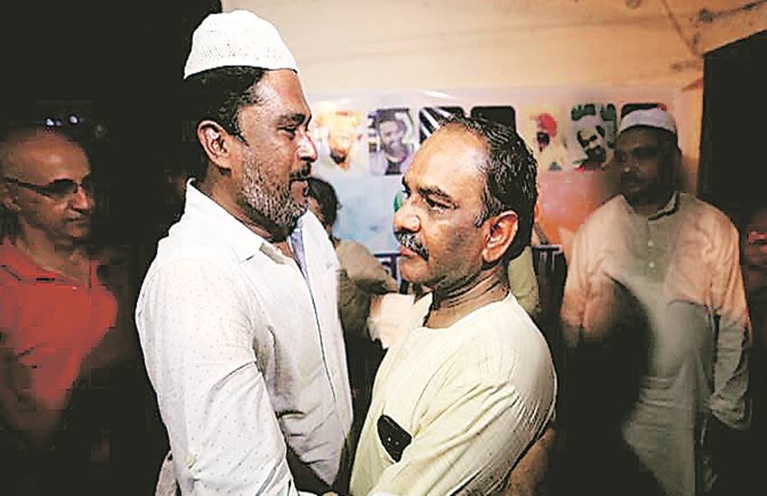 चार महीने पहले दिल्ली के रघुवीर नगर में बड़े सियासी चेहरों के सामने एक बाप की आवाज गूंजती है-मेरे बेटे की हत्या हुई है।