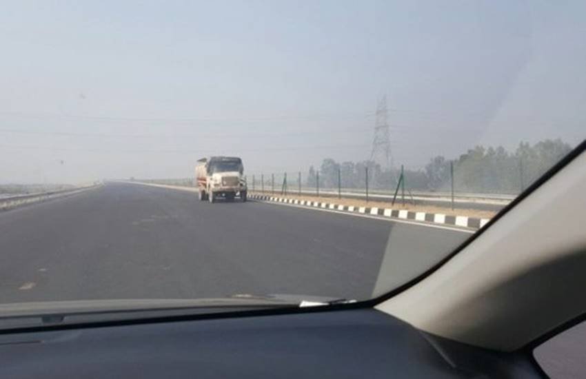 आगरा-लखनऊ एक्सप्रेस-वे।