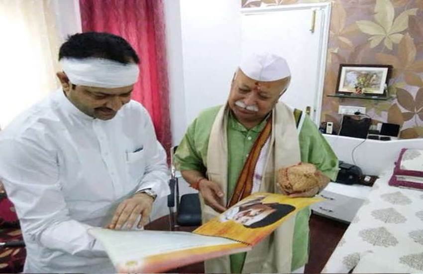 Bhaiyyu Maharaj Suicide Indore Latest News: भय्यू जी के भक्‍तों में संघ प्रमुख मोहन भागवत भी शामिल हैं।