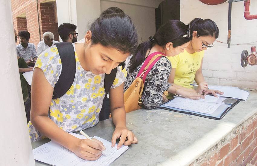 स्नातक पाठ्यक्रमों की बचीं करीब 75 फीसद सीटों के लिए डीयू ने जारी की दूसरी कटऑफ