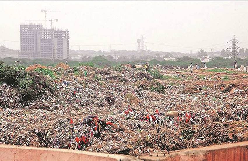 सेक्टर- 123 में कचरा निस्तारण संयंत्र के लिए चिह्नित 25 एकड़ जमीन पर भूमिगत चेंबर बनाने का काम चल रहा है। 