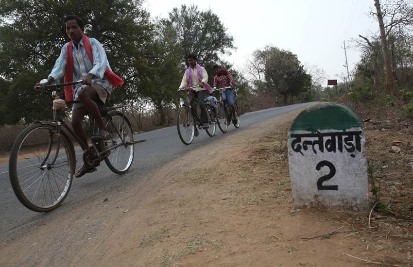 छत्तीसगढ़ के दंतेवाड़ा के लिए जाने वाली सड़क। Express Photo/Neeraj Priyadarshi