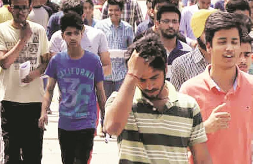 राजस्थान में इन दिनों सरकारी भर्तियों में नियमों का ध्यान नहीं रखा जा रहा है। लिहाजा भर्तियों के लिए जिम्मेदार एजेंसियों को 30 से ज्यादा नौकरियों के लिए संशोधन पत्र जारी करने पड़े हैं।