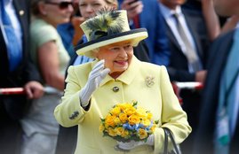 Queen Elizabeth, Queen Elizabeth gloves, queen gloves, British queen Elizabeth, hindi news, news in Hindi, Jansatta