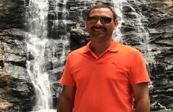 पुरुष हॉकी टीम कोच का आरोप- नैशनल कैंप में खाने में मीट नहीं, परोसा जा रहे कीड़े-मकौड़े और बाल