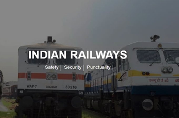 भारतीय रेलवे खानपान और पर्यटन निगम (आईआरसीटीसी) की वेबसाइट को नया लुक दिया गया है। अब सफेद और नीले रंग की वेबसाइट को पूरी तरह से बदल दिया गया है। आईआरसीटीसी की नई वेबसाइट दिखने में बेहद की आकर्षक है और यूजर फ्रेंडली भी है। वेबसाइट के होम पेज पर दो ट्रेन की तस्वीर लगी है। इसके साथ ही एक पंच लाइन भी लिखी गई है। आईआरसीटीसी ने होम पेज पर इंडियन रेलवे- सुरक्षा, रक्षा और समयबद्धता लिखा हुआ है। नई वेबसाइट का उद्देश्य यात्रियों द्वारा टिकट बुक करने की प्रक्रिया को आसान और तेज बनाना है। हालांकि अभी भी पुरानी वेबसाइट को बंद नहीं किया गया है। जब यूजर आईआरसीटीसी की वेबसाइट को खोलेगा तो पुरानी वेबसाइट ही खुलेगी और उसके बाईं तरफ नई वेबसाइट को खोलने का ऑप्शन दिया गया है। इसे क्लिक करने पर यूजर नई वेबसाइट का बीटा वर्जन खोल सकेगा। नई वेबसाइट का ट्रायल वर्जन 15 दिनों के लिए रखा गया है। इस दौरान भारतीय रेलवे ने यूजर्स से वेबसाइट को लेकर सुझाव और फीडबैक मांगा है। (फोटो सोर्स- IRCTC की वेबसाइट का स्क्रीनशॉट)