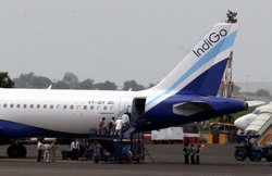 Indigo: कोरियोग्राफर को एयरपोर्ट पहुंचने में हो रही थी देर, तो कॉल सेंटर पर फोन कर कहा फ्लाइट में बम है