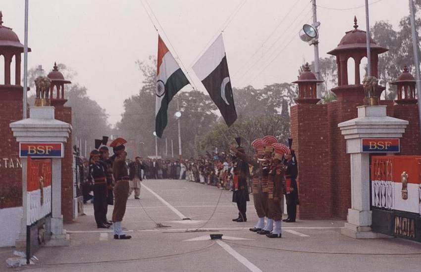वाघा-अटारी बॉर्डर पर इस साल ईद के मौके पर भारत और पाकिस्तान के सुरक्षाबलों ने आपस में मिठाइयां नहीं बांटीं। (एक्सप्रेस फोटोः स्वदेश तलवार)