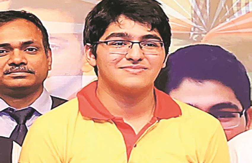 जेईई एडवांस्ड में दिल्ली में पहला और देश में तीसरा स्थान हासिल करने वाले कलश गुप्ता दिल्ली या मुंबई आइआइटी के बीटेक कंप्यूटर साइंस पाठ्यक्रम में दाखिला लेना चाहते हैं। 