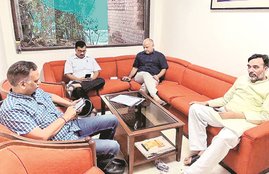 Arvind Kejriwal, Arvind Kejriwal dharna, LG home, Anil Baijal, bjp mp, bjp mp Parvesh Sahib Singh, Hindi news, News in Hindi, Jansatta