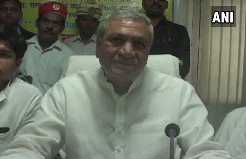 उत्‍तर प्रदेश के कैबिनेट मंत्री लक्ष्‍मी नारायण चौधरी।