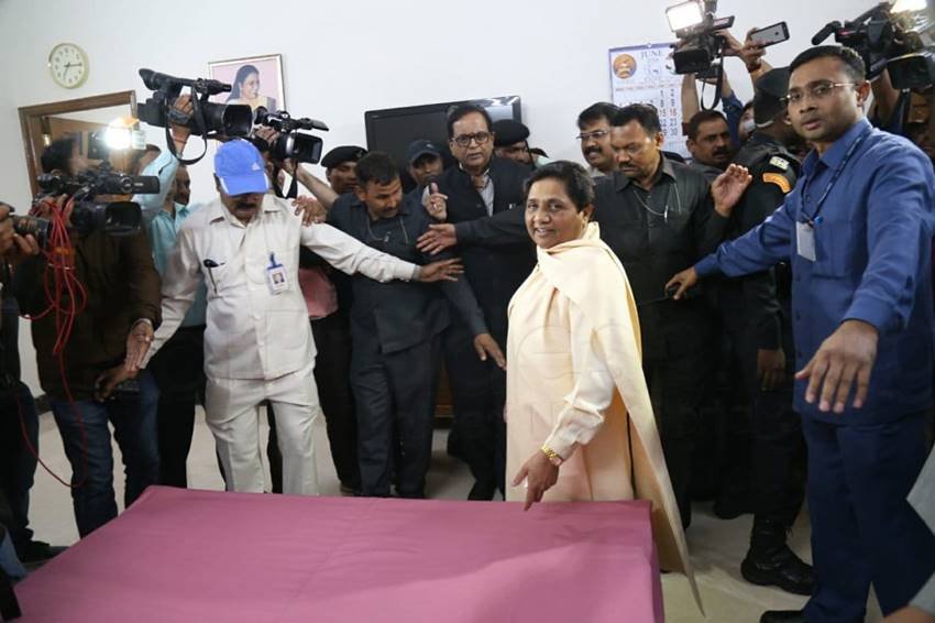 मायावती ने इस बाबत लखनऊ में एक प्रेम मीट आयोजित किया था। इस दौरान पूर्व मुख्यमंत्री ने कहा कि अब यह राज्य सरकार की जिम्मेदारी है कि वह 13-ए मॉल एवेन्यू के इस आवास की सुरक्षा की देखभाल करे जो कांशी राम का स्मारक भी है।