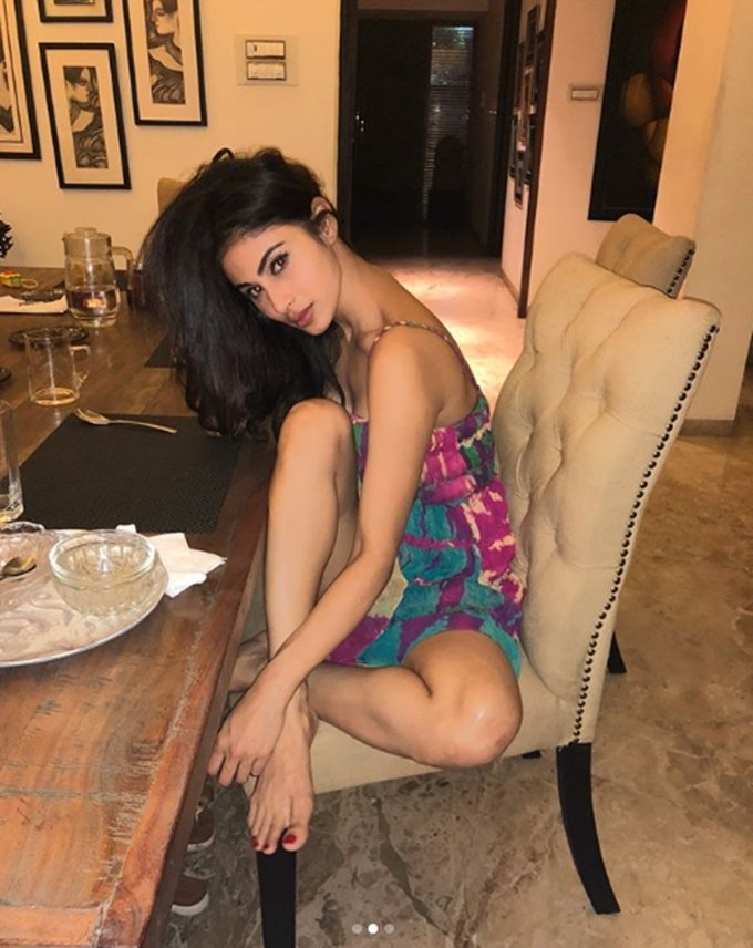 Mouni roy, mouni roy photos, Mouni roy sunset pictures, Mouni roy nagin 3, Mouni roy tv actress, Mouni roy photoshoot, Mouni roy leatest pictures, jansatta