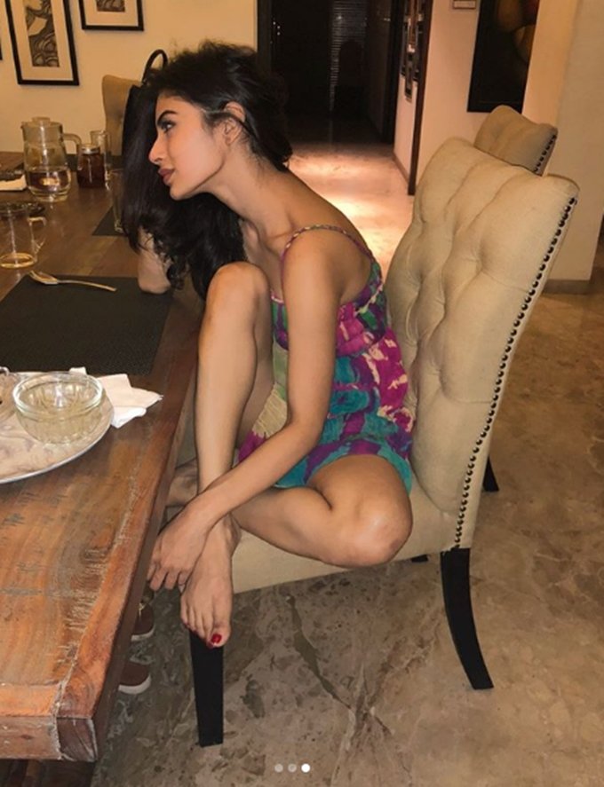 Mouni roy, mouni roy photos, Mouni roy sunset pictures, Mouni roy nagin 3, Mouni roy tv actress, Mouni roy photoshoot, Mouni roy leatest pictures, jansatta