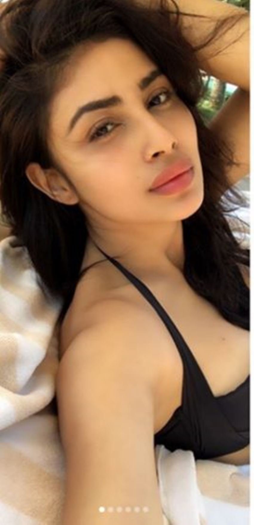 Mouni roy, mouni roy photos, Mouni roy sunset pictures, Mouni roy nagin 3, Mouni roy tv actress, Mouni roy photoshoot, Mouni roy leatest pictures, jansatta
