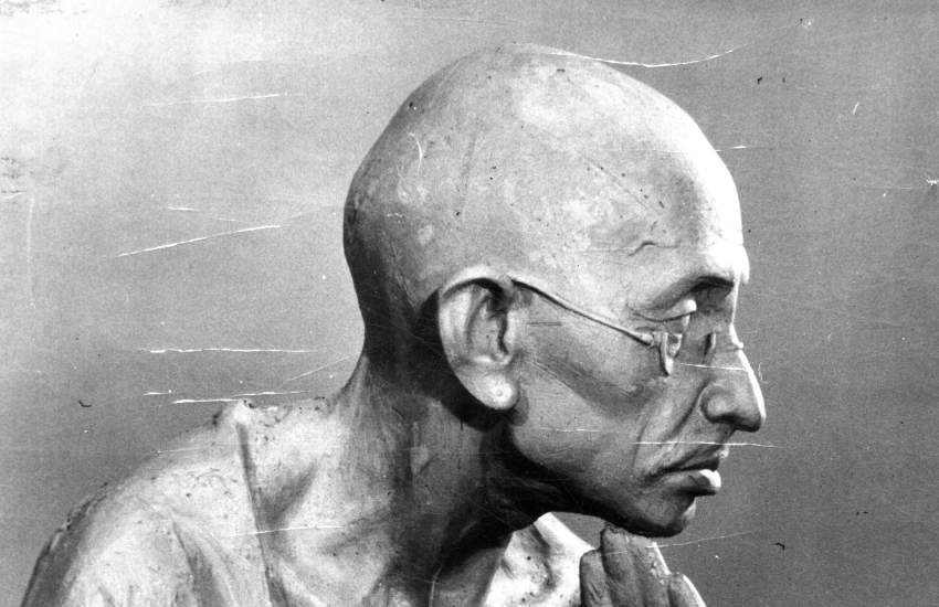 रूसी शिल्‍पकार डीबी याबिचेव द्वारा बनाई गई महात्‍मा गांधी की मूर्ति। (Express archive photo)
