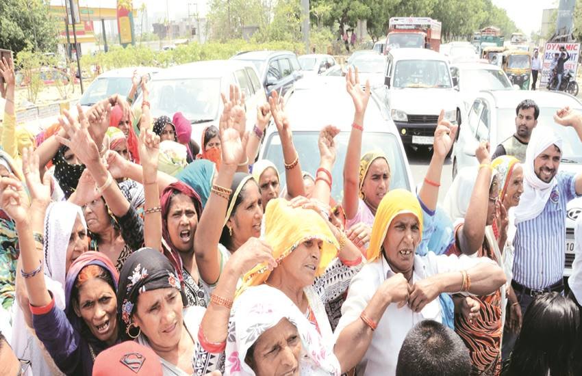 एहतियात के तौर पर अभी भी करीब 50 पुलिस कर्मी यहां तैनात हैं। जिन्हें अगले कुछ दिनों में हटाए जाने की उम्मीद है।