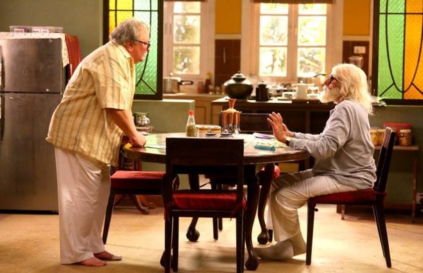 ऋषि कपूर और अमिताभ इस फिल्म में गुजराती किरदारों में नज़र आए थे।