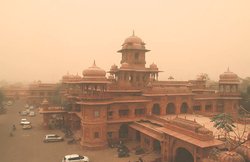 जमीं से आसमान तक धूल, तूफान और बारिश का कहर