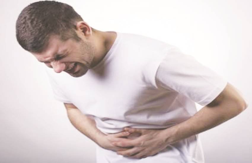 उल्टी, दस्त, डायरिया आदि बीमारियों से शरीर में पानी की कमी हो जाती है। 