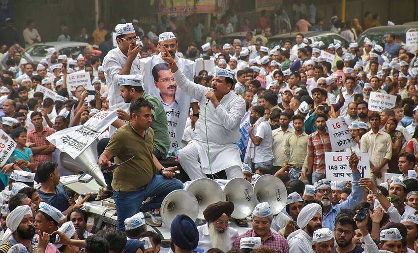 arvind kejriwal, arvind kejriwal protest, aap march, aam aadmi party, aap lg protest, narendra modi, aap protest live updates, delhi ias officers strike, kejriwal ias controversy"