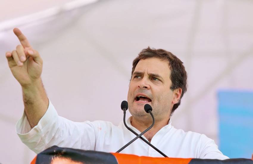 मध्य प्रदेश में छह जून को रैली के बीच किसानों को संबोधित करते राहुल गांधी। (फोटोः टि्वटर)