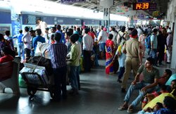 ट्रेन में अतिरिक्त सामान पर 6 गुना तक जुर्माना लगाने का फैसला वापस, यह रही वजह