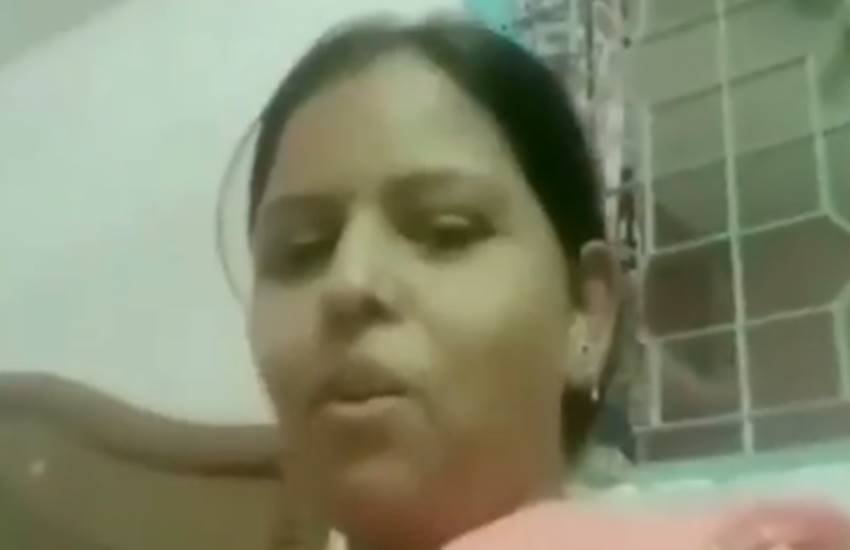 सोमवती इन दिनों अपने वायरल हुए कई वीडियो के कारण सोशल मीडिया सेंसेशन बनी हुई हैं। (फोटोः टि्वटर) 