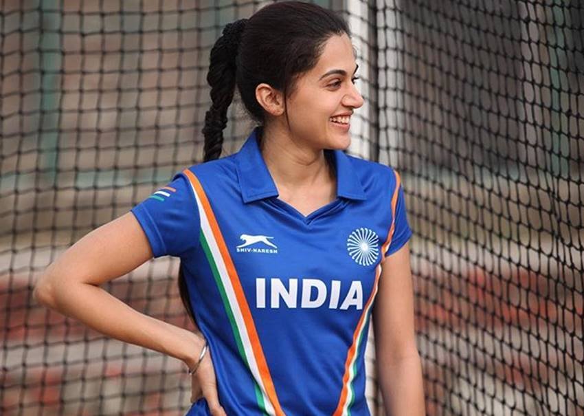 तापसी पन्नू बॉलीवुड की सबसे खूबसूरत अभिनेत्रियों में से एक हैं। उनकी प्राकृतिक सुंदरता उनके द्वारा अपनाए गए नेचुरल ब्यूटी केयर टिप्स की वजह से है। तापसी फिलहाल अपनी अपकमिंग फिल्म सूरमा की वजह से चर्चा में हैं। इस फिल्म में वह एक हॉकी प्लेयर का किरदार निभा रही हैं। आइए, जानते हैं कि तापसी पन्नू अपने स्किन का ख्याल कैसे रखती हैं।