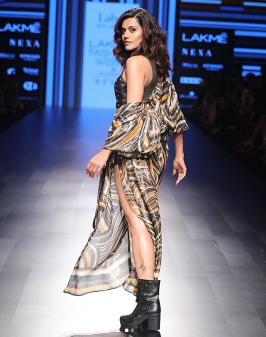 तापसी के मुताबिक आपकी डाइट का भी आपके फेस पर काफी असर पड़ता है। उनके मुताबिक त्वचा में निखार बनाए रखने के लिए आपको तले-भुने खाद्य पदार्थों से दूर रहना चाहिए। इसके अलावा पौष्टिक आहार और ज्यादा मात्रा में पेय पदार्थों का सेवन करना चाहिए।