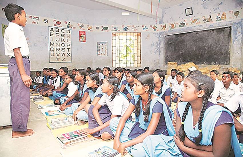 राज्य सरकार ने फैसला लिया है कि सरकारी स्कूलों के बच्चों के लिए अब कुछ वस्त्र निर्माता कंपनियों से सरकारी खर्चे पर स्कूली वर्दी बनवाई जाएगी।