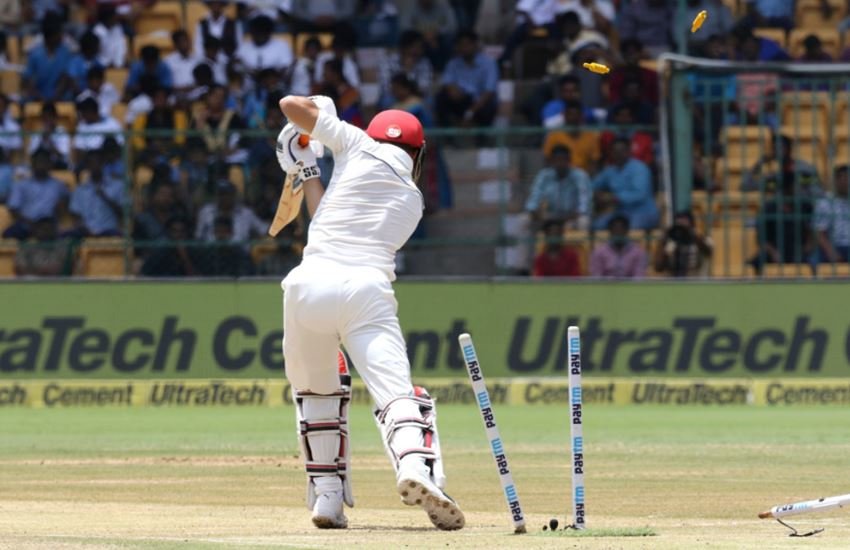 मैच के दौरान अफसर जजाई। (Photo Courtesy: ICC)