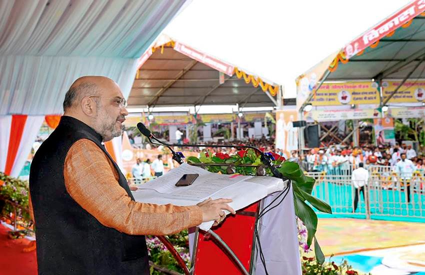 छत्तीसगढ़ के अंबिकापुर में पार्टी की रैली में बोलते अमित शाह। (फोटो- पीटीआई)