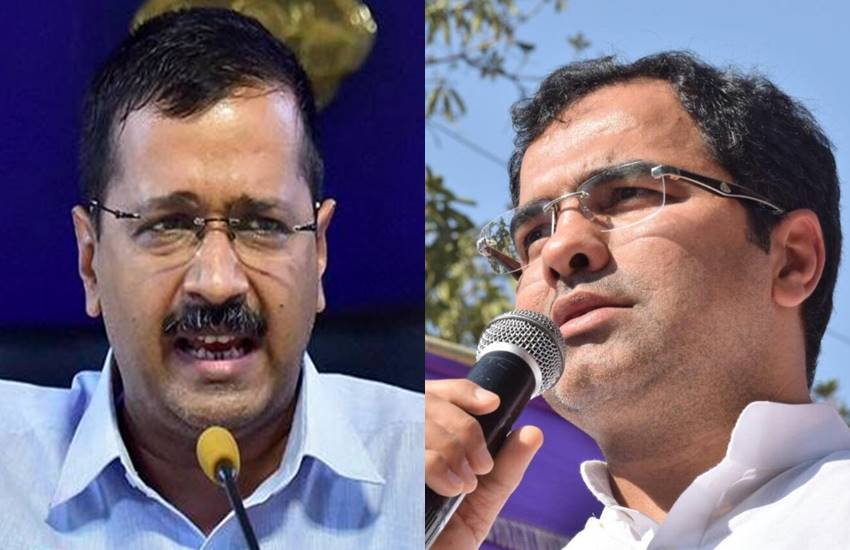 दिल्ली के सीएम अरविंद केजरीवाल और बीजेपी सांसद परवेश वर्मा की फाइल फोटो। (फोटो सोर्स- पीटीआई और फेसबुक)