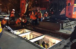 तीन दिन तक व्‍यस्‍त रोड के नीचे स्‍टील बॉक्‍स में बंद रहा शख्‍स, जब बाहर निकाला तो…