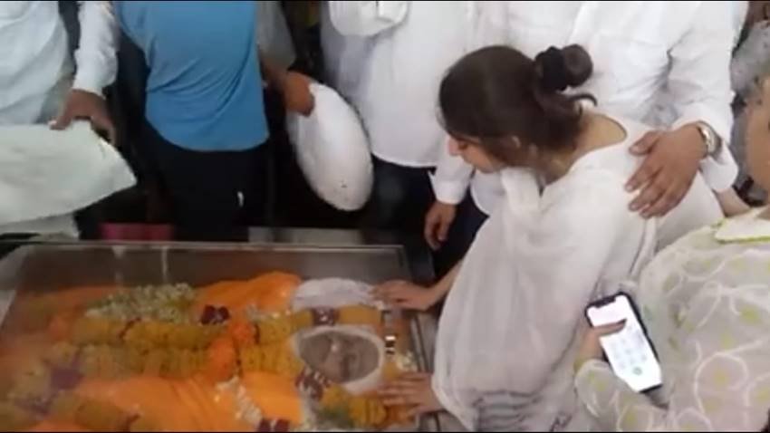 Bhaiyyu Maharaj, Saint Bhaiyyu Maharaj, Bhaiyyu Maharaj shot, Bombay Hospital, Bhaiyyu ji Maharaj, Spiritual guru Bhaiyyu Maharaj, bhaiyyu maharaj model, bhaiyyu maharaj ashram, bhaiyyu maharaj family, bhaiyyu maharaj name"