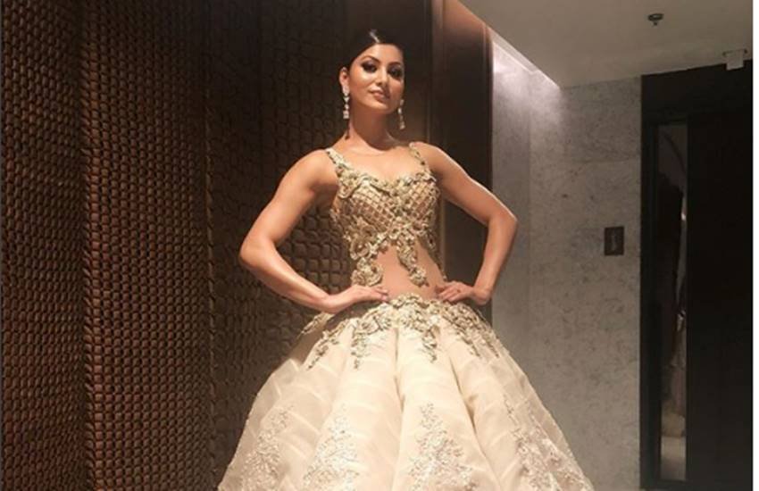 अपने गाउन की वजह से लड़खड़ाई थी उर्वशी