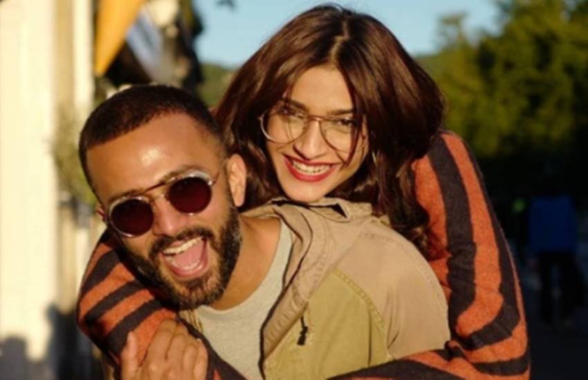 सोनम और आनंद ने शेयर किए अपनी पहली डेट से जुड़े कई किस्से 