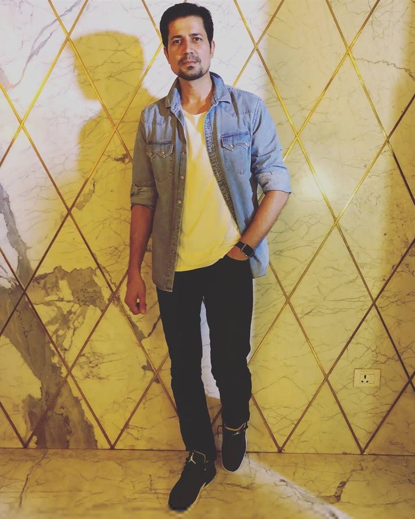 "veere di wedding, kareena kapoor, sumeet vyas, kareena kapoor summet vyas, summet kareena video, kareena kapoor veere di wedding video, veere di wedding behind the scenes, kareena kapoor videos, sonam kapoor, veere di wedding release date, veere di wedding song, veere din wedding cast, swara bhaskar, shikha talsania, kareena sonam veere di wedding, veere di wedding updates, kareena kapoor updates