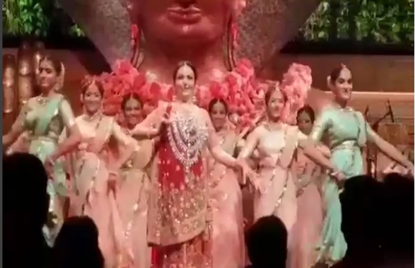 Nita Ambani, Nita Ambani dancing, Akash ambani, Shloka Mehta, Akash Shloka engagement, mumbai, Mukesh ambani, Isha mabani, reliance, reliance industries, reliance industries group, Hindi news news, News in Hindi, jansatta Nita Ambani, Nita Ambani dancing, Akash ambani, Shloka Mehta, Akash Shloka engagement, mumbai, Mukesh ambani, Isha mabani, reliance, reliance industries, reliance industries group, Hindi news news, News in Hindi, jansatta