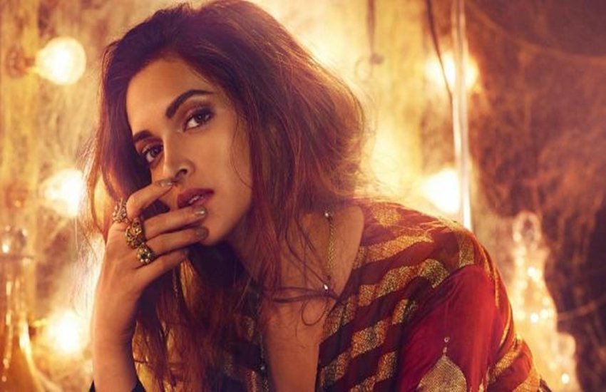 deepika padukone, deepika padukone homw fire, deepika padukone building in Mumbai's Worli, where actress Deepika Padukone resides, has caught fire, Four fire tenders have been rushed to the spot